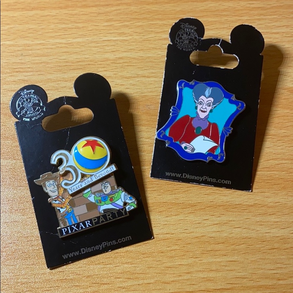 DISNEY PINS